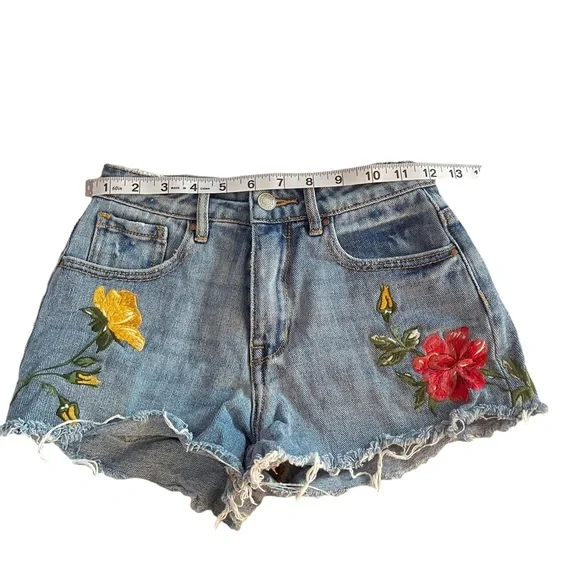 PacSun Denim Flower Embroidered Distressed Light Wash Shorts Size 23 - Picture 6 of 8